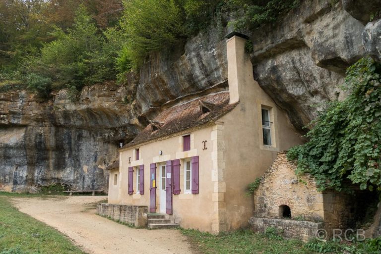 Eingang zur Höhle von Les Combarelles