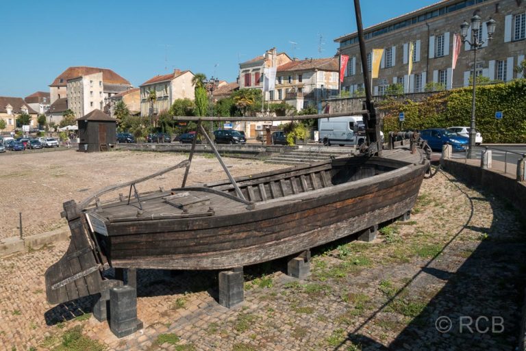 historischer Kahn ("gabarre") im ehemaligen Hafen von Bergerac