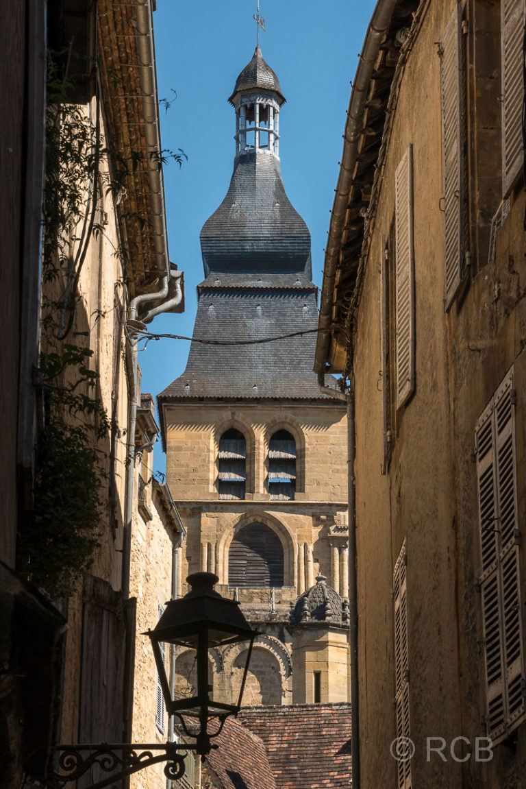 Sarlat-la-Canéda, Blick zum Turm der Kathedrale St. Sacerdos