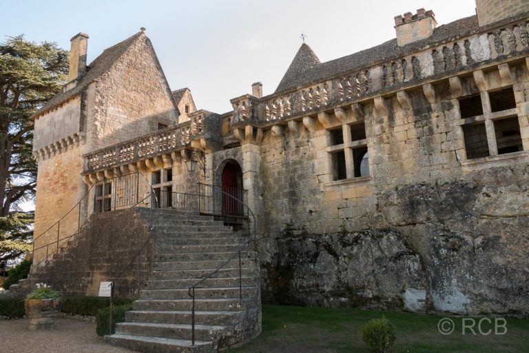 Château de Fénelon, Freitreppe zum Ehrenhof