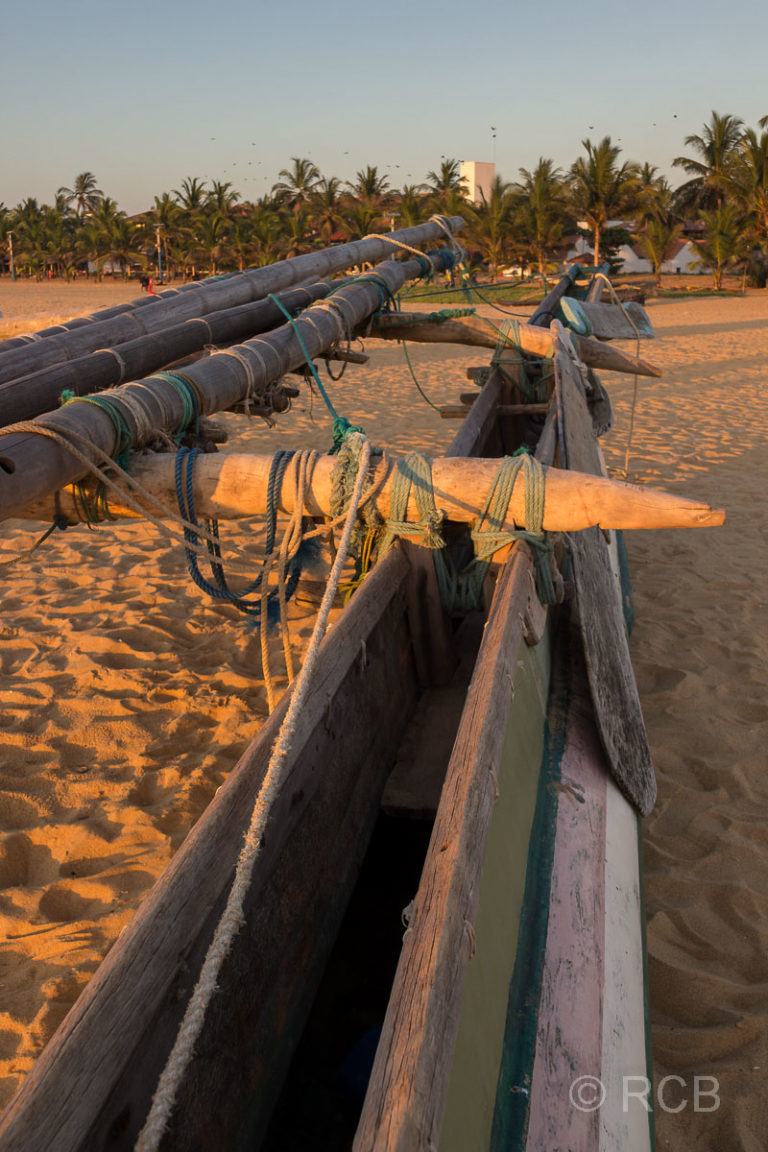 Auslegerboot am Strand von Negombo