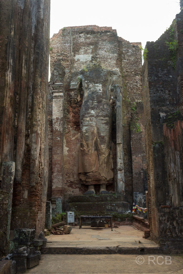 der "kopflose" Buddha von Lankatilaka