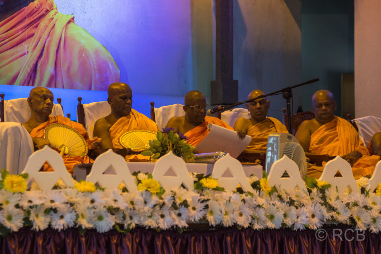 ehrenwerte Mönche auf der Feier für Bhante Punnaratana