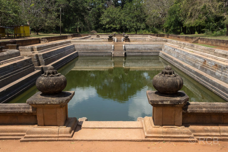 Kuttam Pokuna, Wasserbecken aus dem 6. Jahrhundert