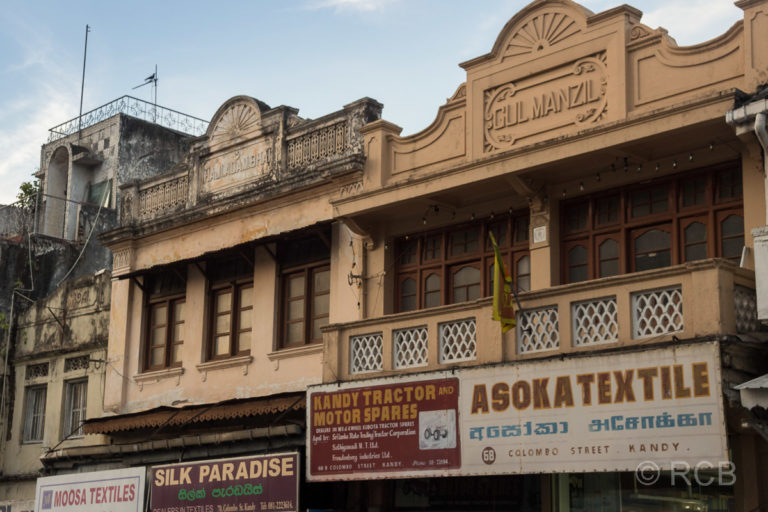 Kandy, historische Balkone in der Colombo Street