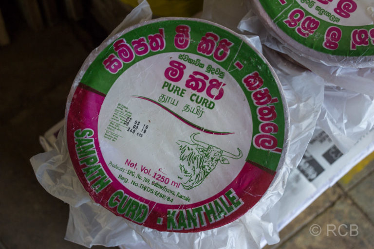 Büffeljoghurt auf dem Zentralmarkt von Kandy