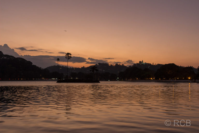 Sonnenuntergang über dem See von Kandy