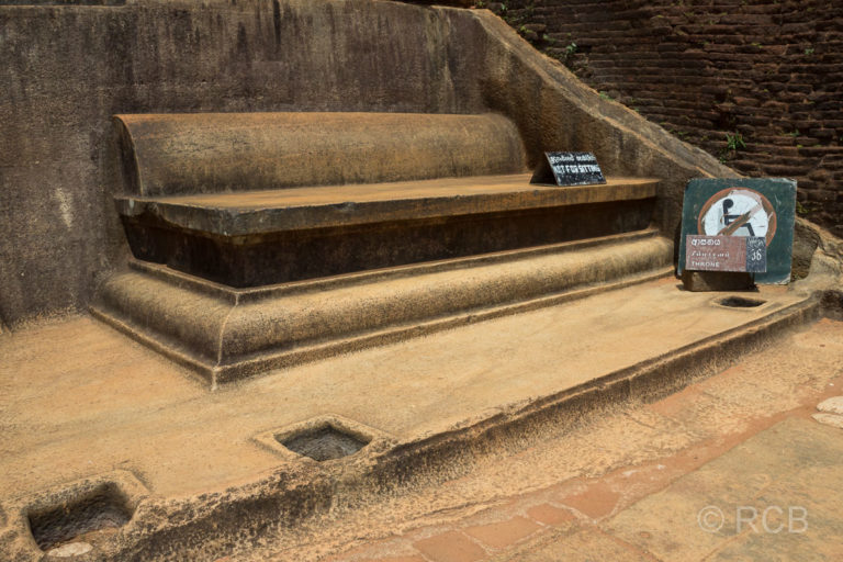 steinerner, königlicher Thron in Sigiriya