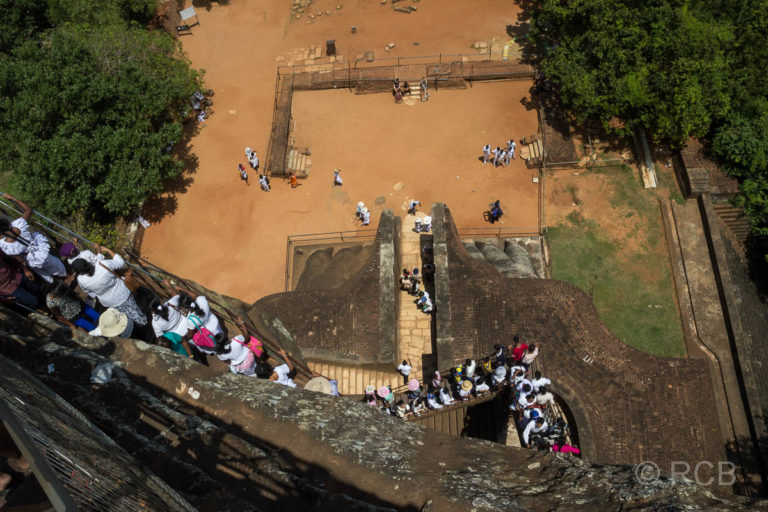 Tiefblicke vom Sigiriya-Fels an der Löwentreppe