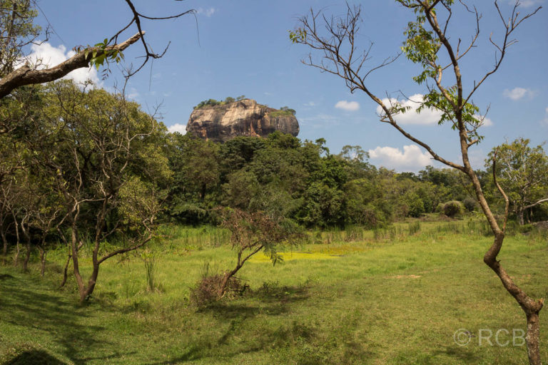 Rückblick zum Gneismonolith von Sigiriya
