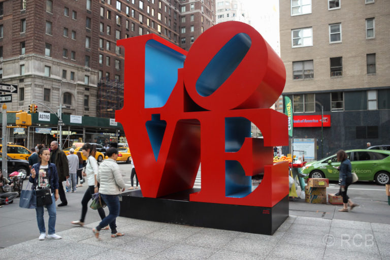 "Love"-Skulptur auf der 6th Avenue