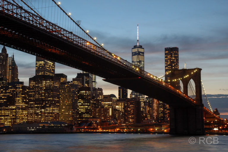 Brooklyn Bridge am Abend