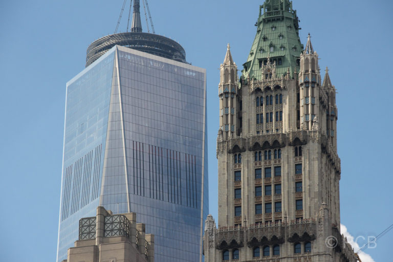 Manhattan Municipal Building und One World Trade Center