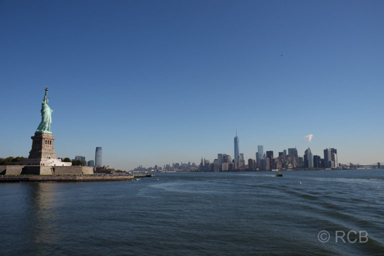 Freiheitsstatue, Hudson River und Downtown Manhattan
