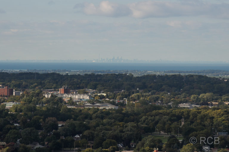 Blick vom Skylon Tower über den Ontario-See bis Toronto