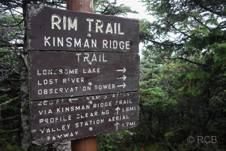 Start des Kinsman Ridge Trail an der Bergstation der Cannon Mountain Seilbahn