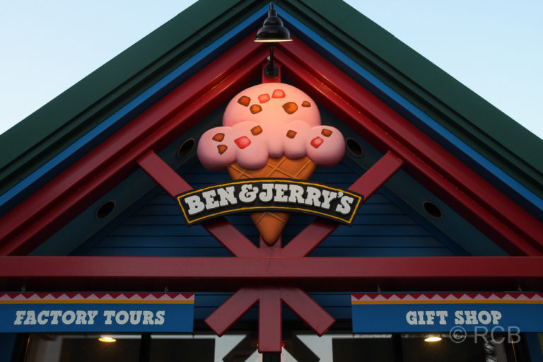 Schild am Stammhaus von Ben und Jerry's Eisproduktion