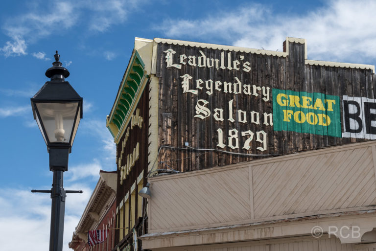 Laterne und Saloon in Leadville