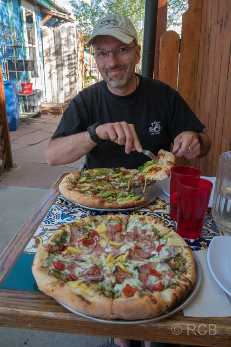 Mann isst eine Pizza, Leadville