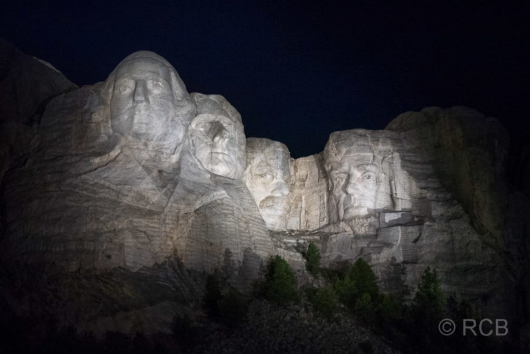 abendliche Illumination am Mount Rushmore NM