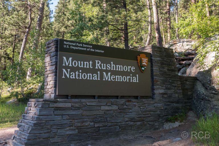 Einfahrtsschild zum Mount Rushmore NM