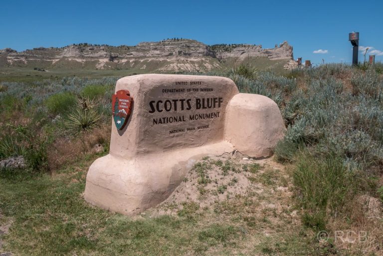 Einfahrtsschild zum Scotts Bluff National Monument