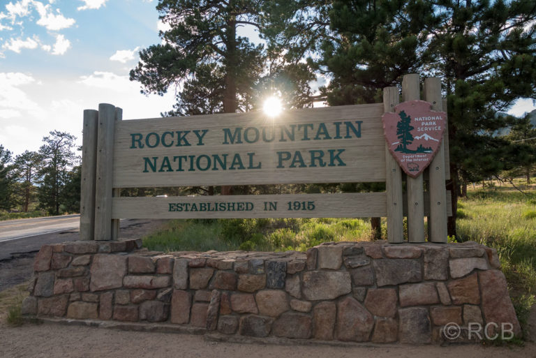Einfahrtsschild zum Rocky Mountain National Park