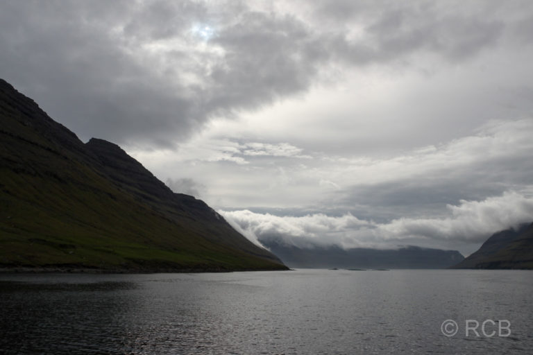 Fahrt mit der Fähre um die Insel Viðoy herum