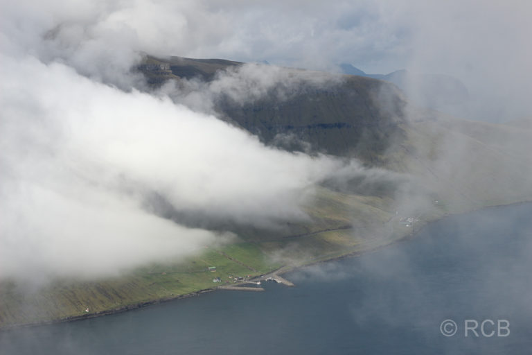 Hafen von Syðradalur auf der Insel Kalsoy
