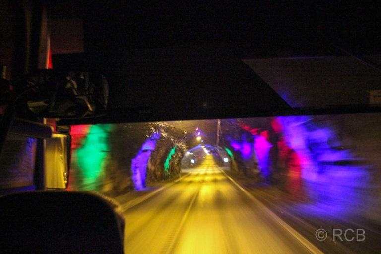psychedelische Lichtinstallation im Tunnel zwischen Eysturoy und Borðoy