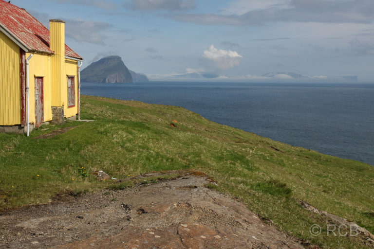 Blick auf die südlichen Färöer bei der Wanderung zur Felsnadel Trøllkonufingur