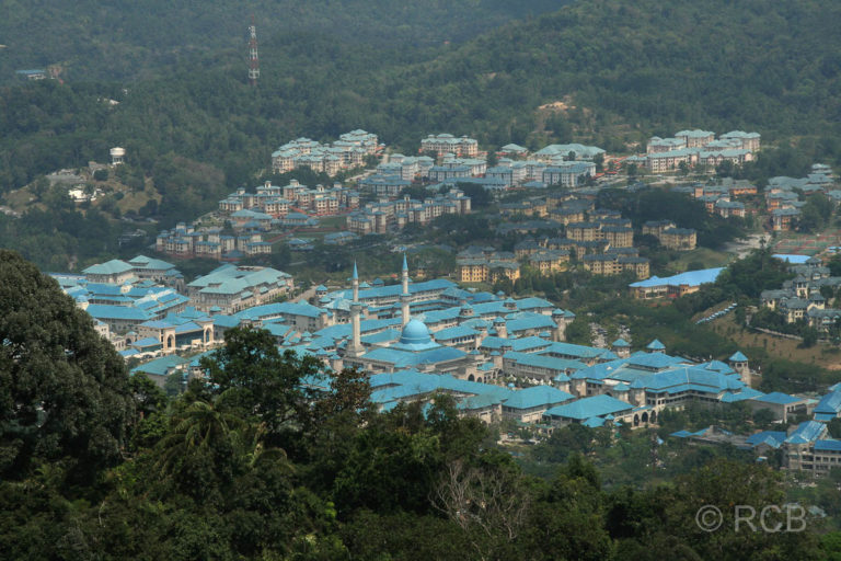 Ausblick von der Klang Gate Ridge auf die islamische Universität