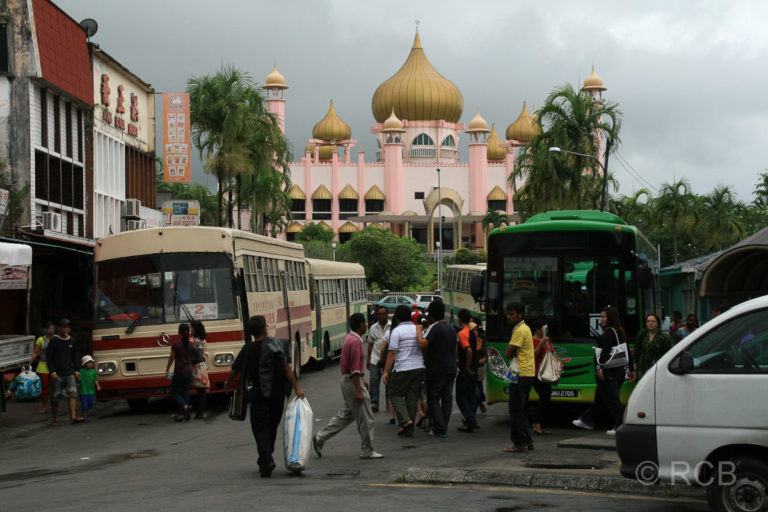 Busbahnhof und Masjid Kuching