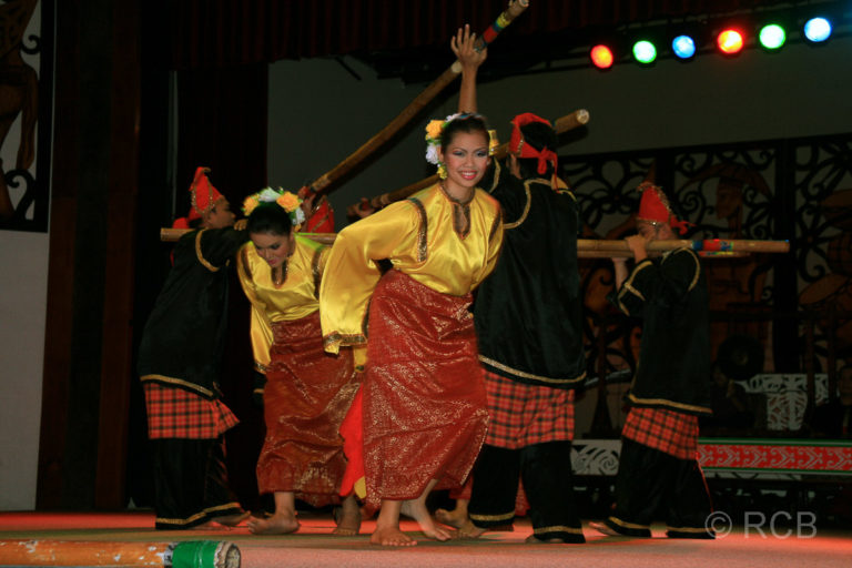 Sarawak Cultural Village, Volkstanz-Show