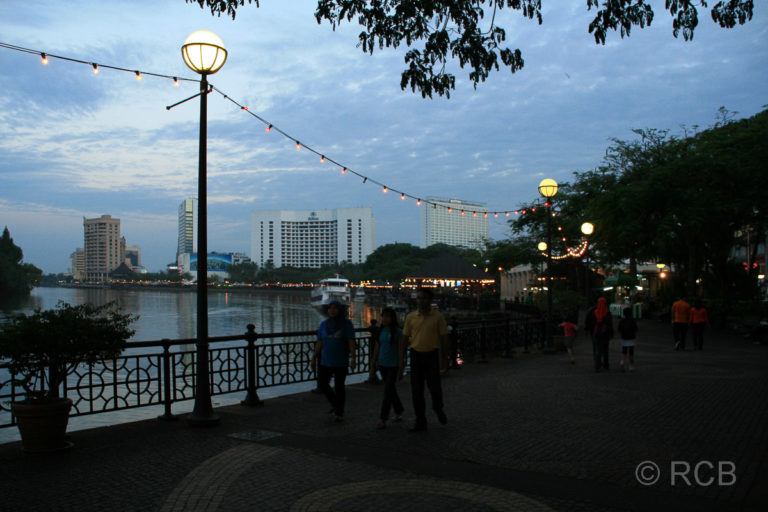 Abendstimmung an der Waterfront in Kuching