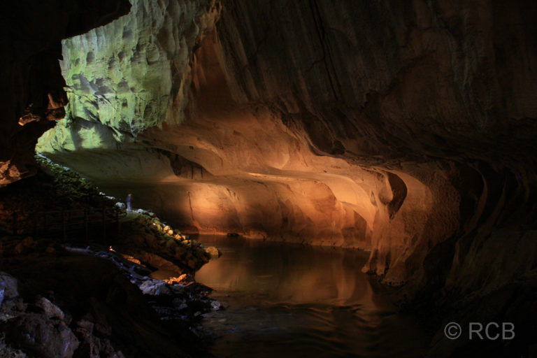 unterirdischer See in der Clearwater Cave, Mulu Nationalpark