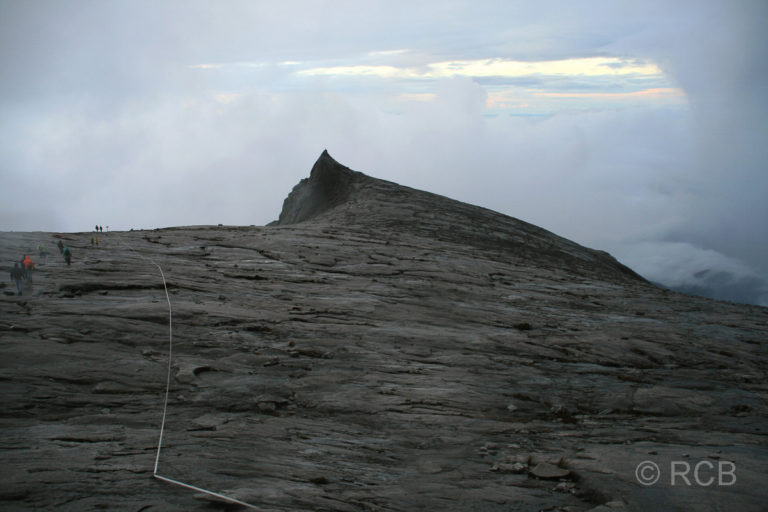 Gipfelplateau des Mt. Kinabalu mit South Peak