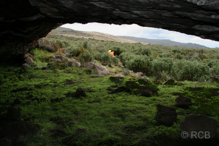die erste der 3 Rongai-Höhlen