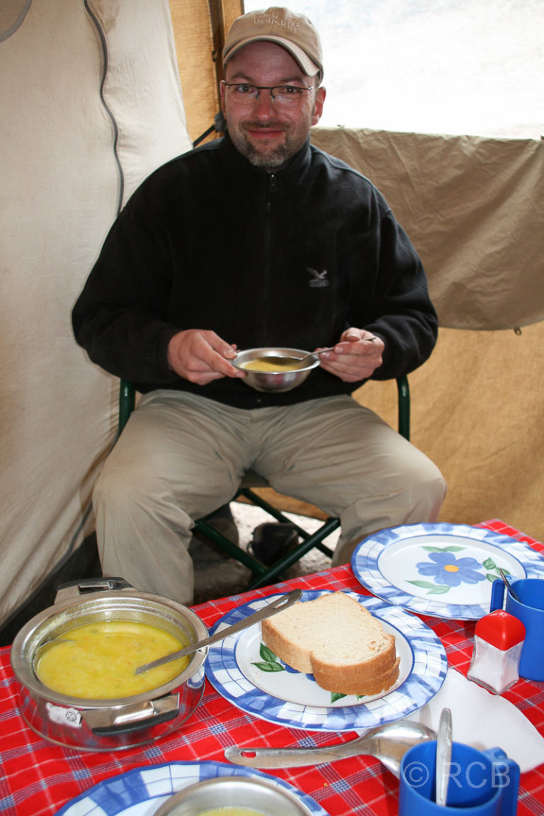 Abendessen im Camp an der Kibo Hut