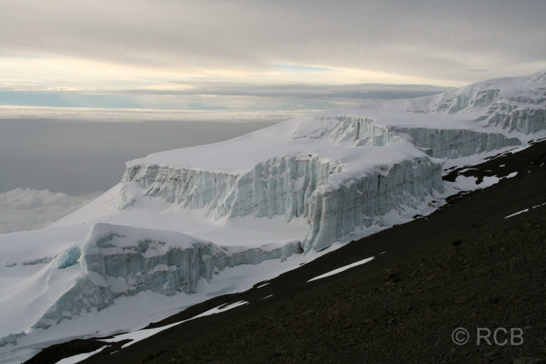 Gletscher im südlichen Eisfeld am Kraterrand des Kibo-Gipfels