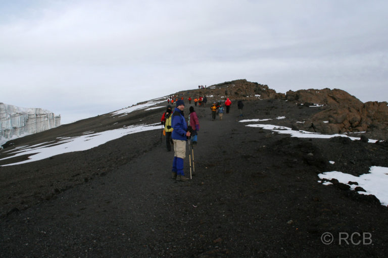 Weg zum Gipfel auf dem Kraterrand des Kibo