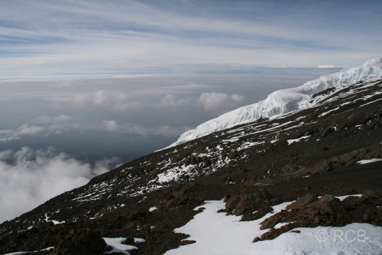 Südhang des Kibo mit den Gletschern des südlichen Eisfelds