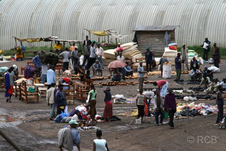 Markt auf der Fahrt Richtung Arusha