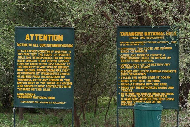am Eingang des Tarangire Nationalparks