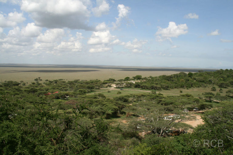 Rückblick auf die Serengeti vom Naabi Hill Gate aus