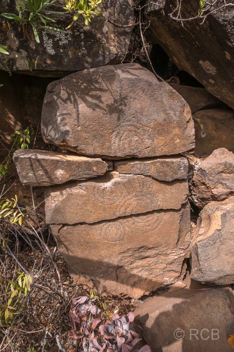 Petroglyphen bei den Wohnhöhlen von Buracas