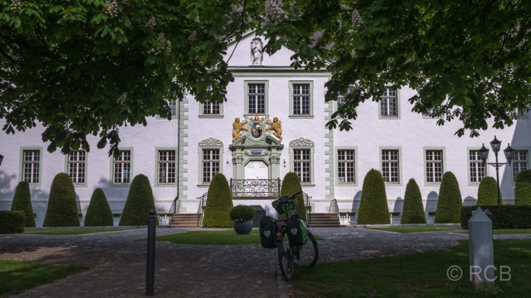 Fahrrad vor der Abtei Liesborn