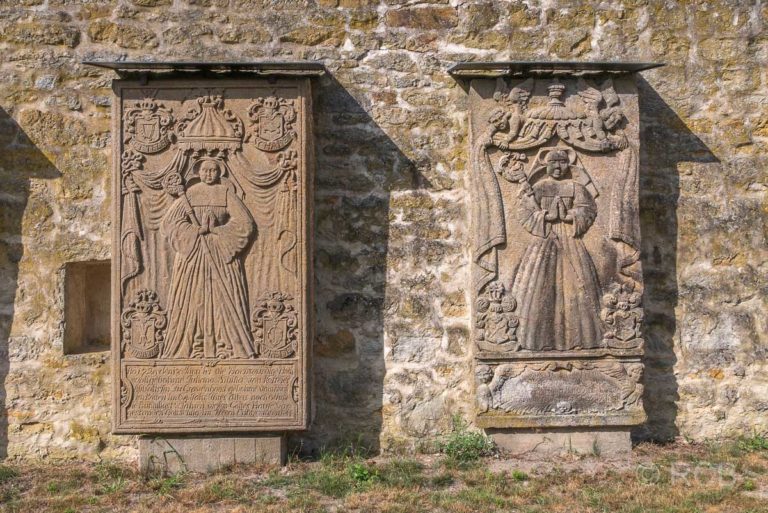 Kloster Gravenhorst, Grabplatten der ehem Äbtissinnen