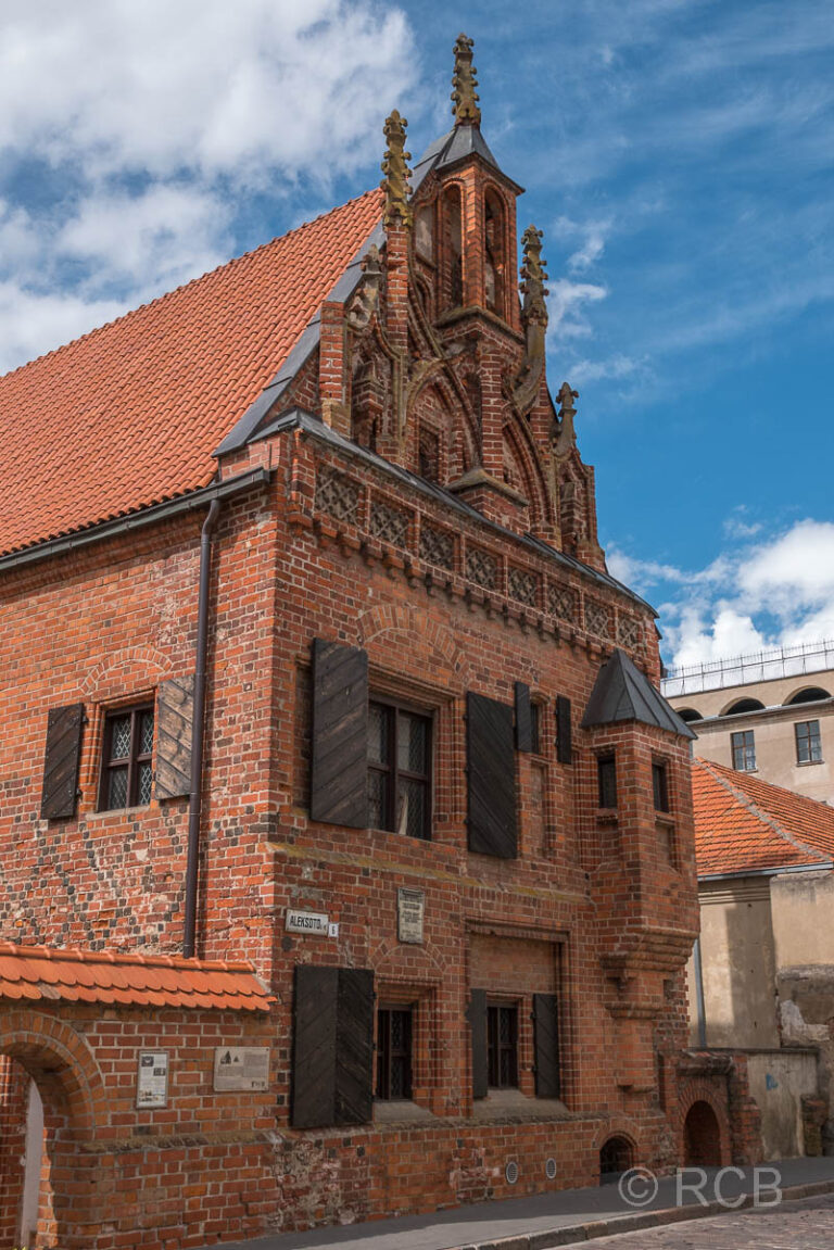 Perkūnas-Haus mit gotischem Backsteingiebel, Kaunas