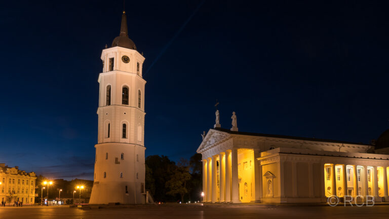 Glockenturm und Kathedrale